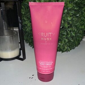 Bath & Body Works Fruity Musk Body Cream - Pink